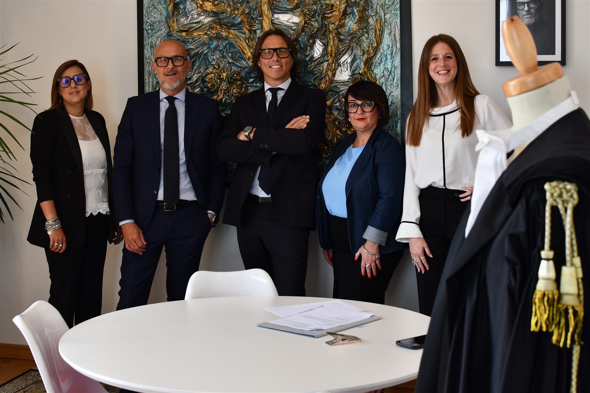 Il team dello Studio Legale Associato Abbiati nella sala riunioni